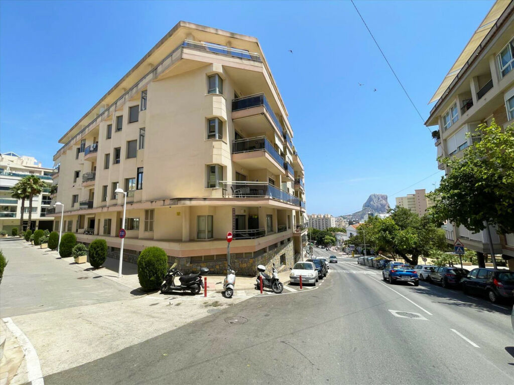 Middle Floor Apartment Calpe Alicante - image 2