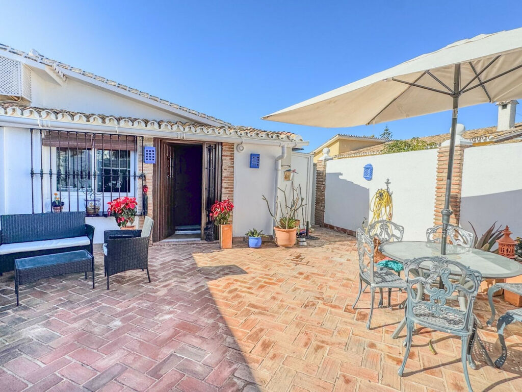 Detached Villa Costalita Málaga - image 2