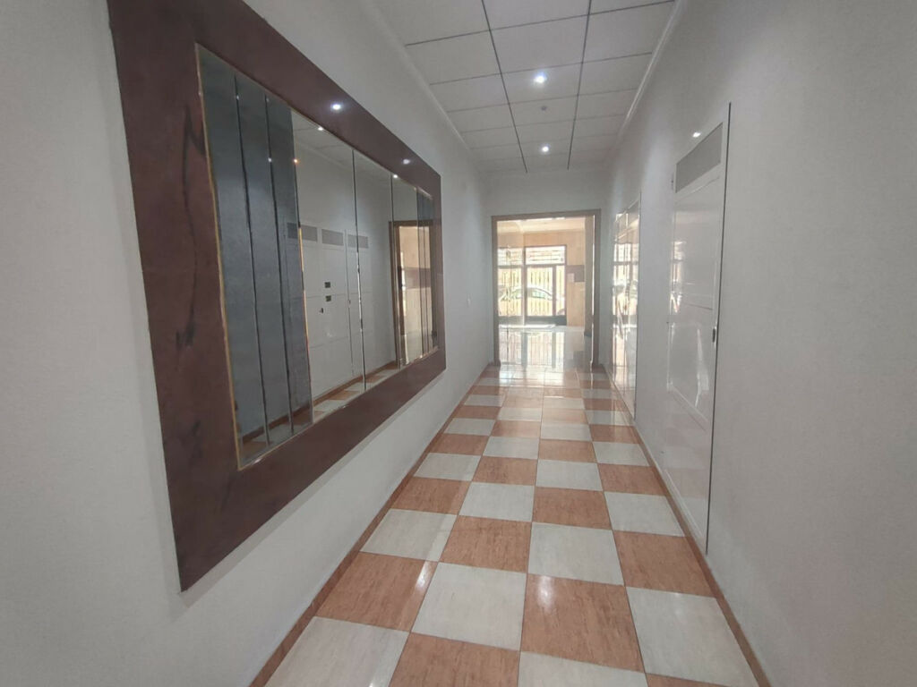 Middle Floor Apartment Torrevieja Alicante - image 2