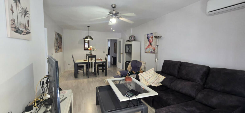 Middle Floor Apartment Fuengirola Málaga - image 2