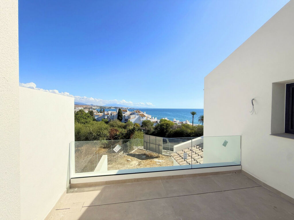 Semi-Detached House Estepona Málaga - image 3