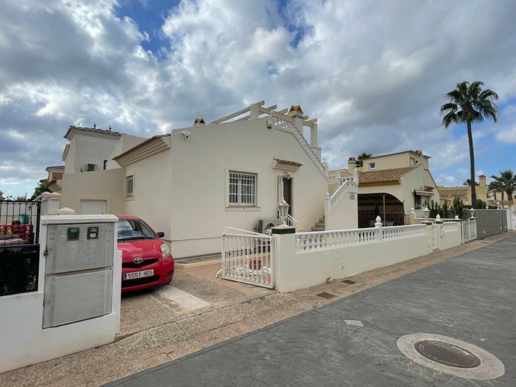 Detached Villa Playa Flamenca Alicante - image 2