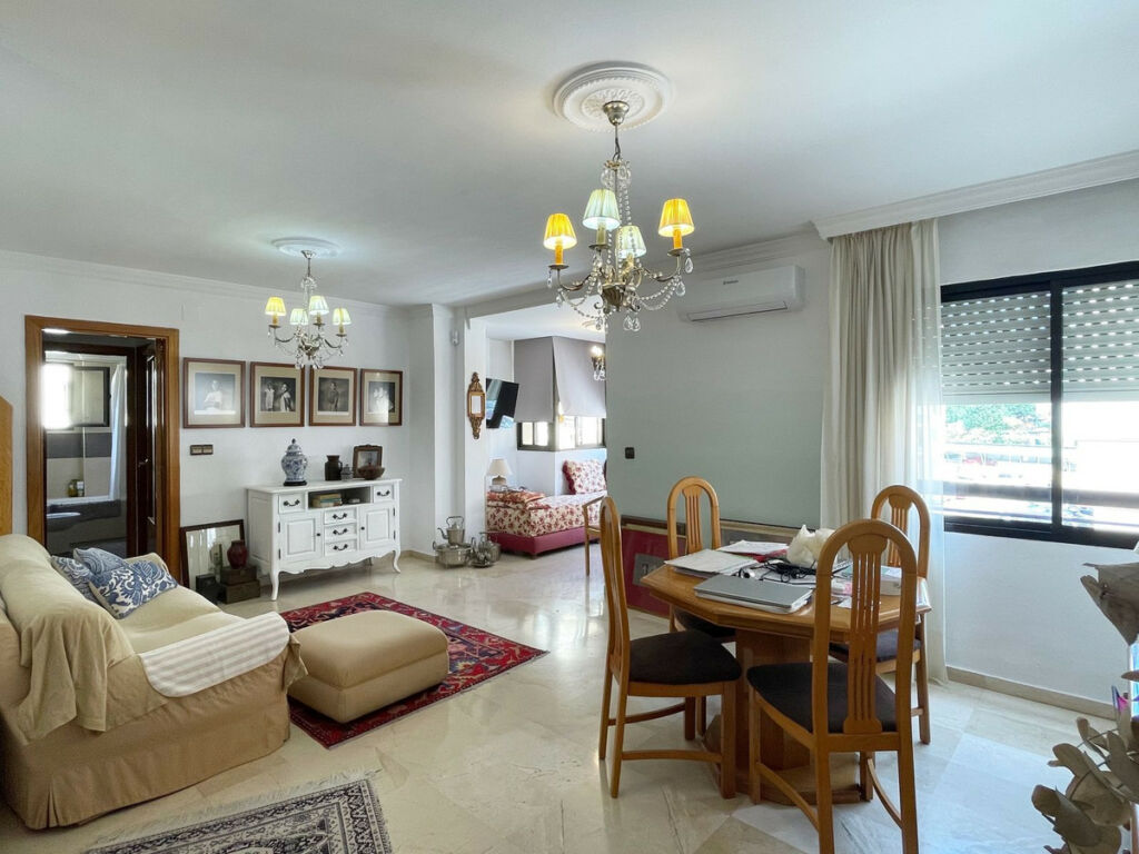 Middle Floor Apartment Los Boliches Málaga - image 2