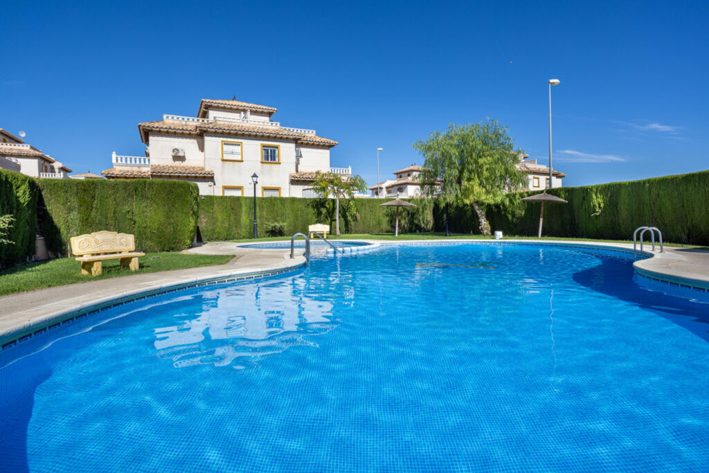 Semi-Detached House Playa Golf Alicante - image 2