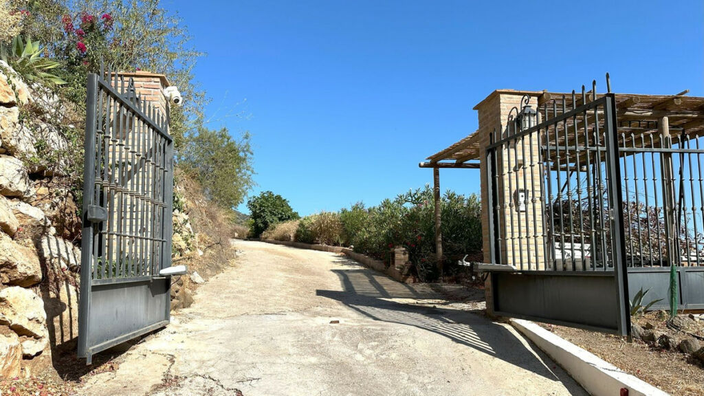 Detached Villa Arenas Málaga - image 2