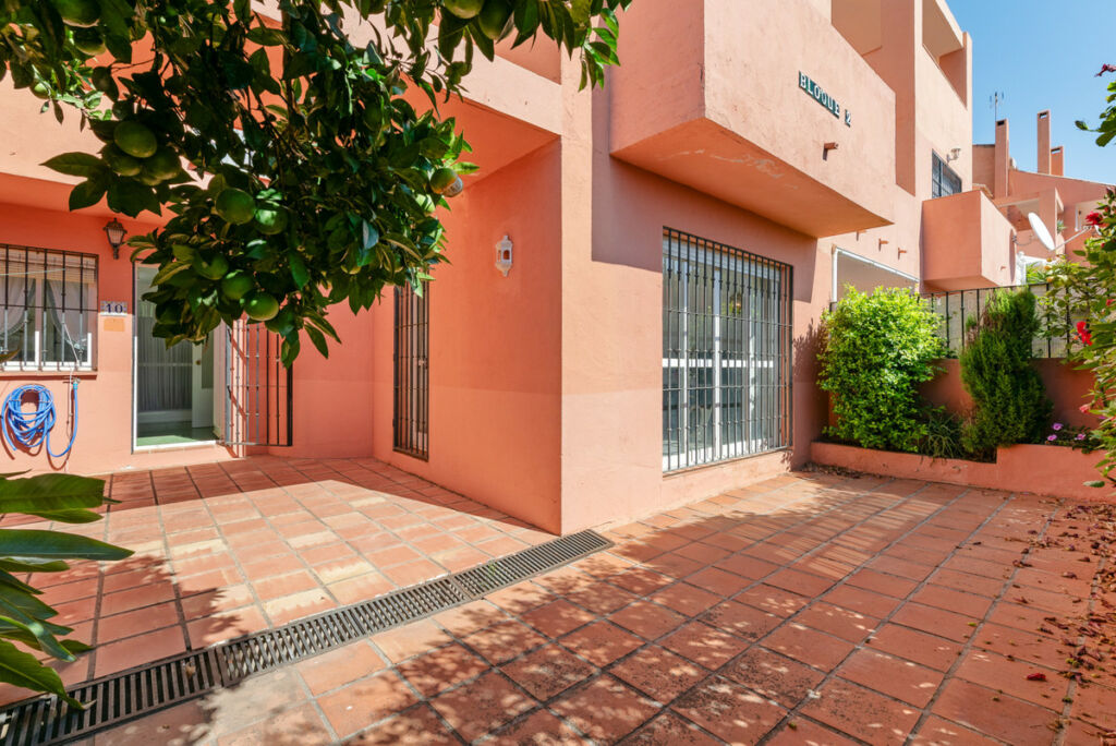 Ground Floor Apartment Marbella Málaga - image 2