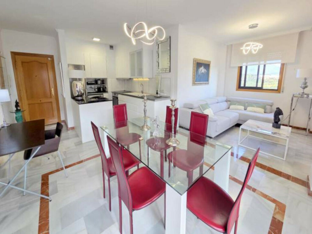 Middle Floor Apartment San Luis de Sabinillas Málaga - image 2