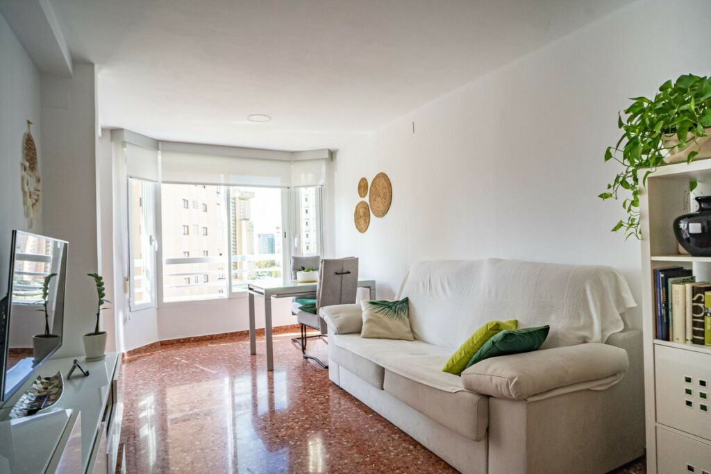 Middle Floor Apartment Benidorm Alicante - image 2