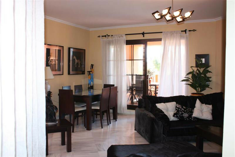 Middle Floor Apartment New Golden Mile Málaga - image 2