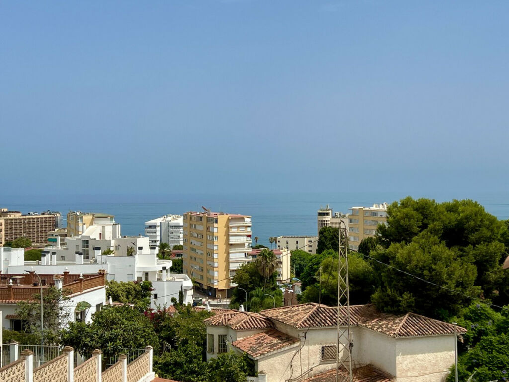 Townhouse Torremolinos Málaga - image 2
