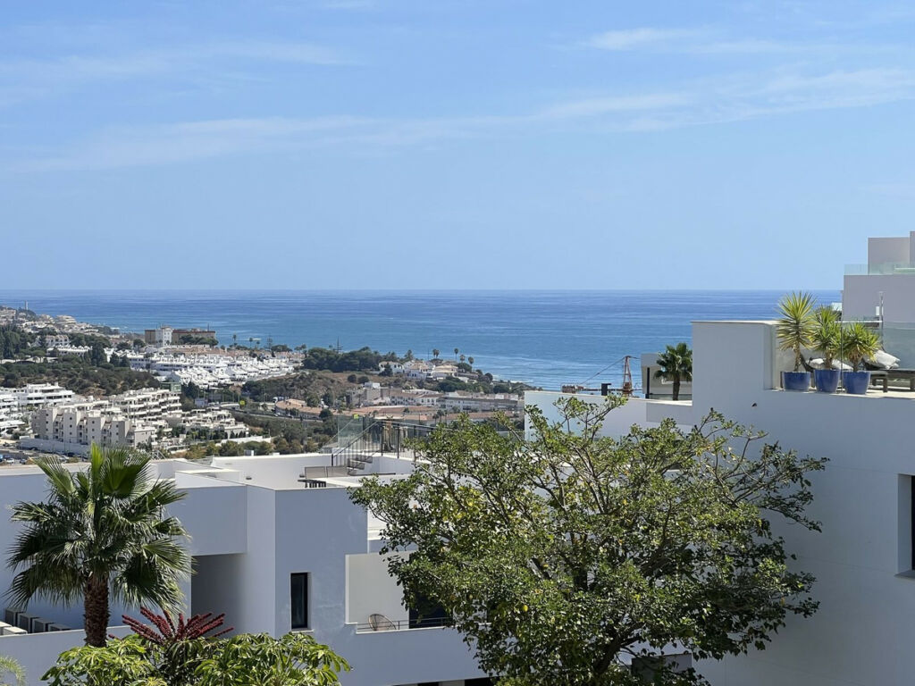 Middle Floor Apartment La Cala de Mijas Málaga - image 2