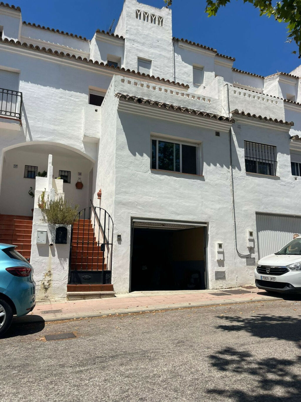 Townhouse Estepona Málaga - image 2