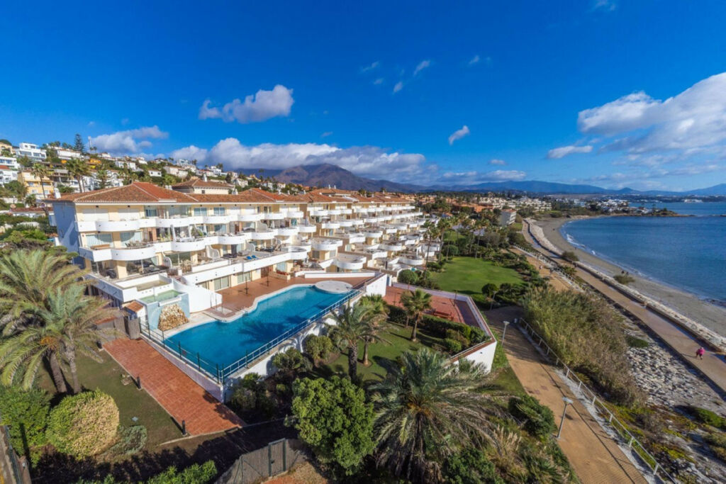 Ground Floor Apartment Estepona Málaga - image 2