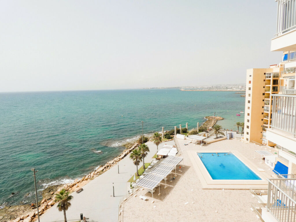 Middle Floor Apartment Torrevieja Alicante - image 2