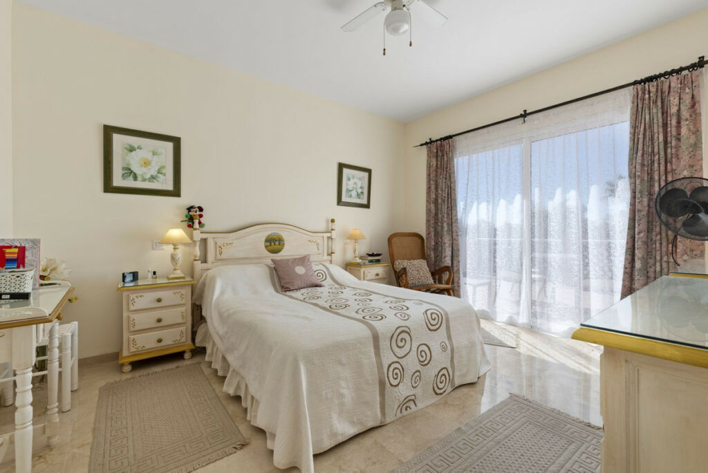 Penthouse Nueva Andalucía Málaga - image 6