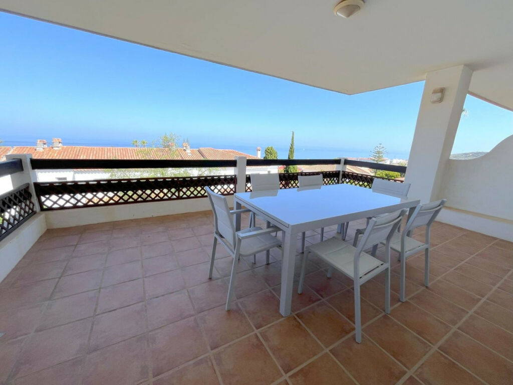 Top Floor Apartment Manilva Málaga - image 2