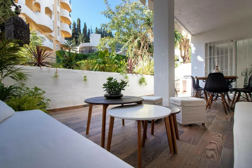 Middle Floor Apartment Nueva Andalucía Málaga - image 2