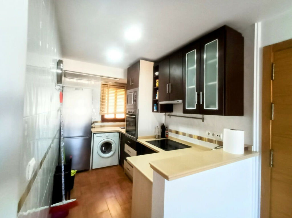 Middle Floor Apartment Las Lagunas Málaga - image 2