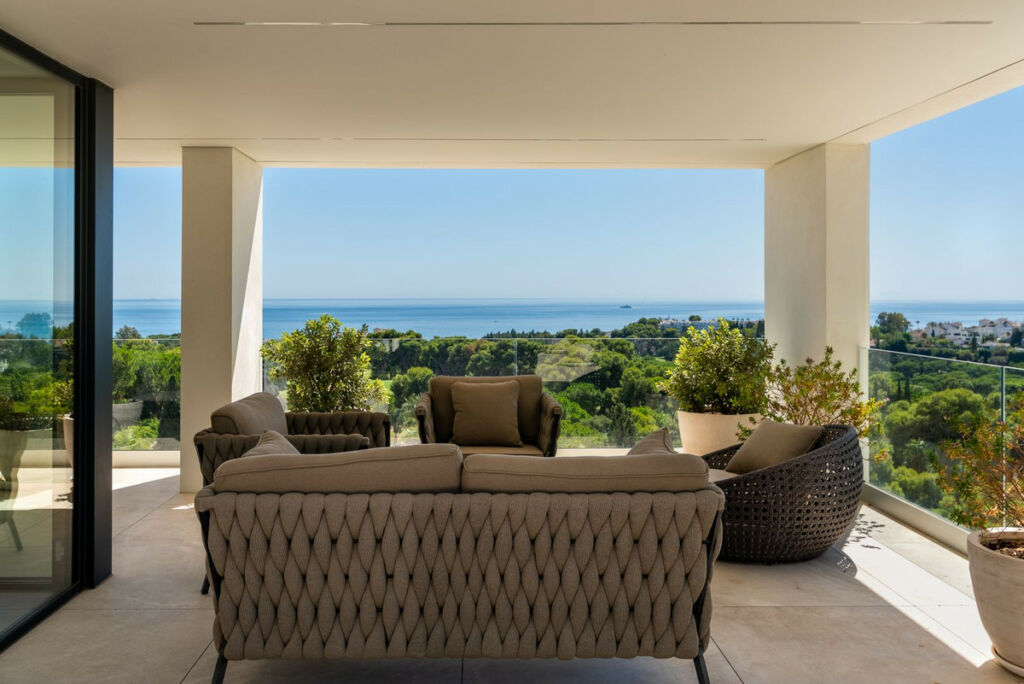 Detached Villa Río Real Málaga - image 2