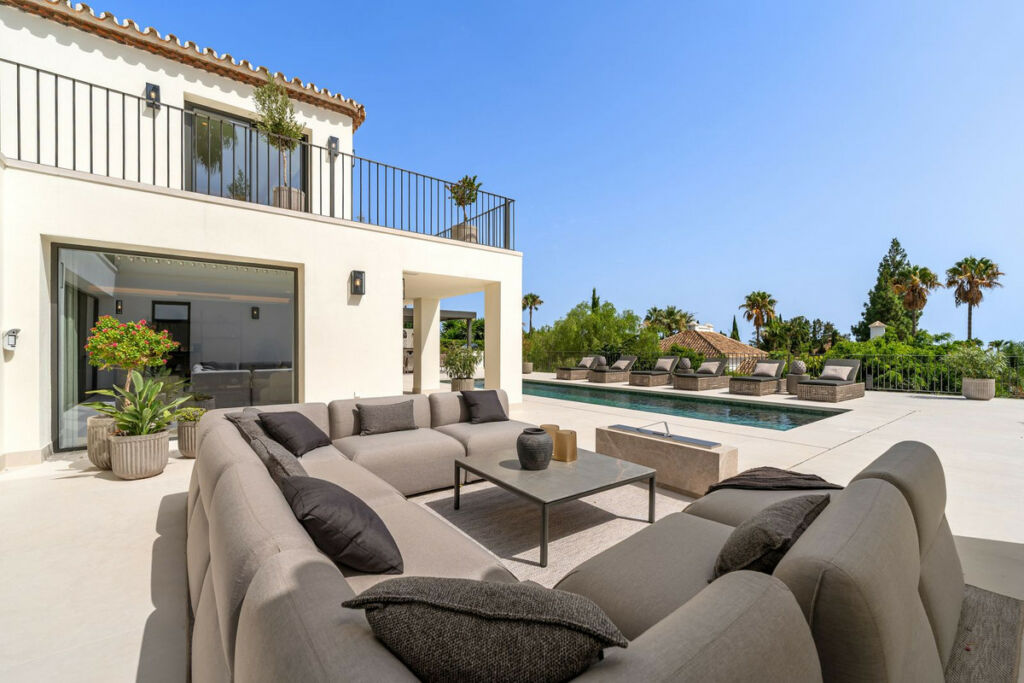 Detached Villa The Golden Mile Málaga - image 2
