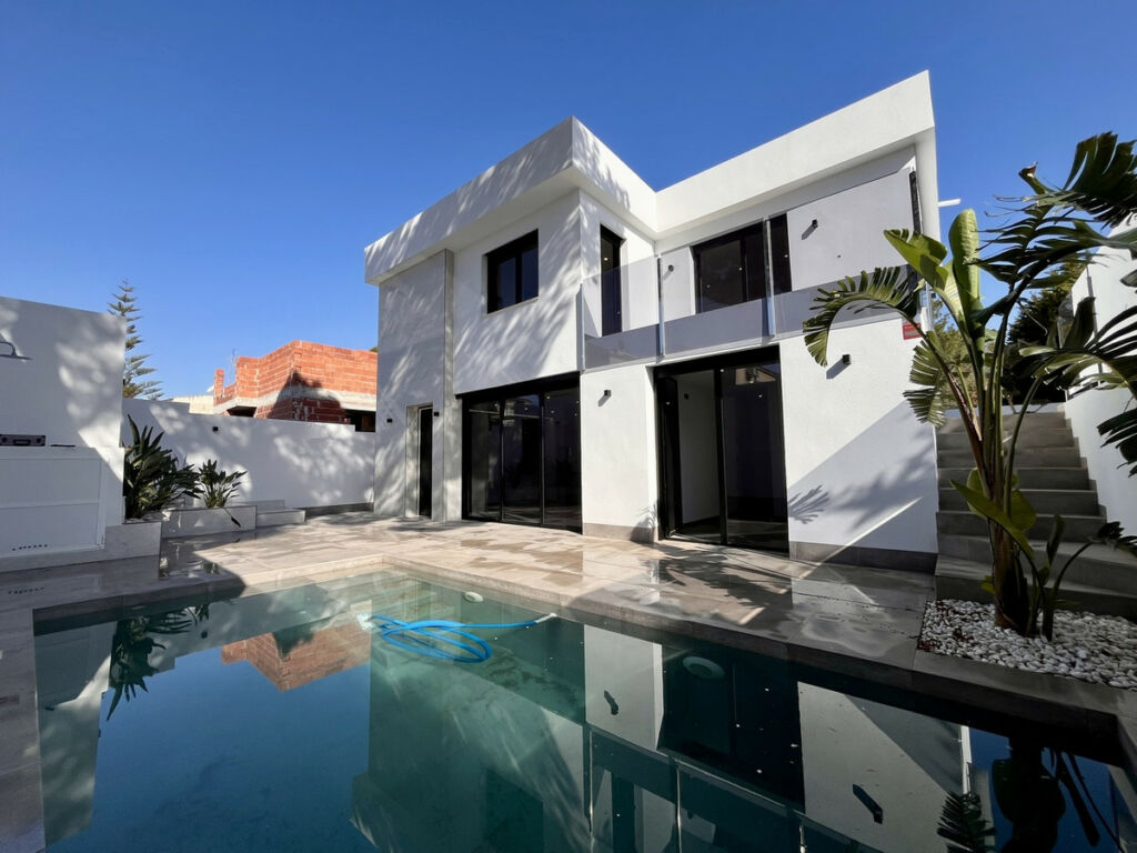 Detached Villa Torrevieja Alicante - image 2