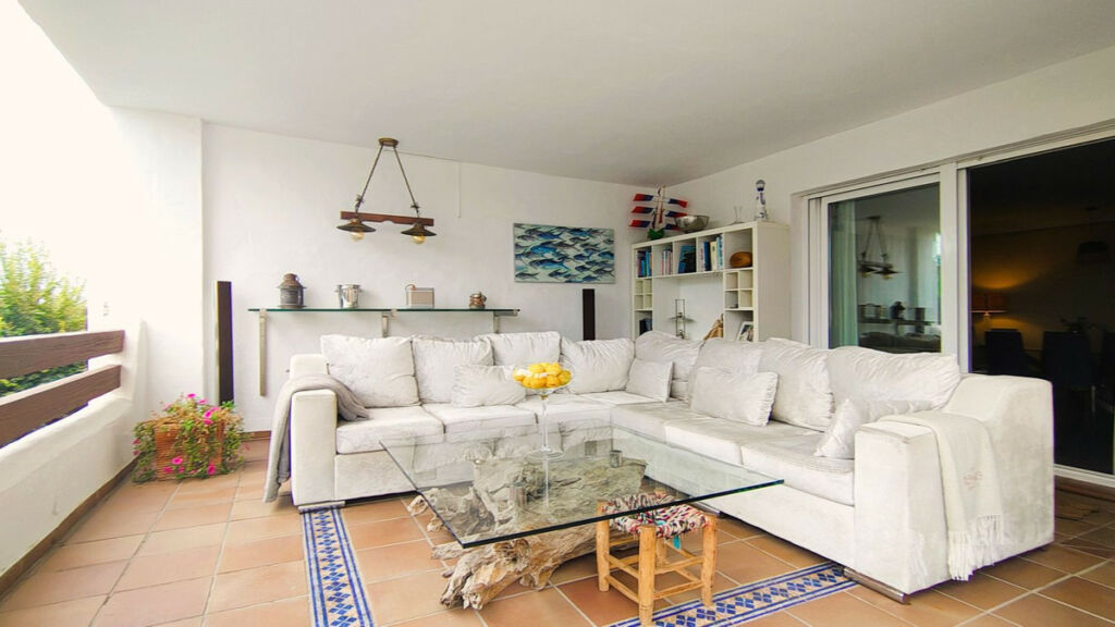Ground Floor Apartment Selwo Málaga - image 2