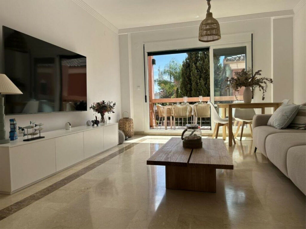 Middle Floor Apartment Marbesa Málaga - image 2
