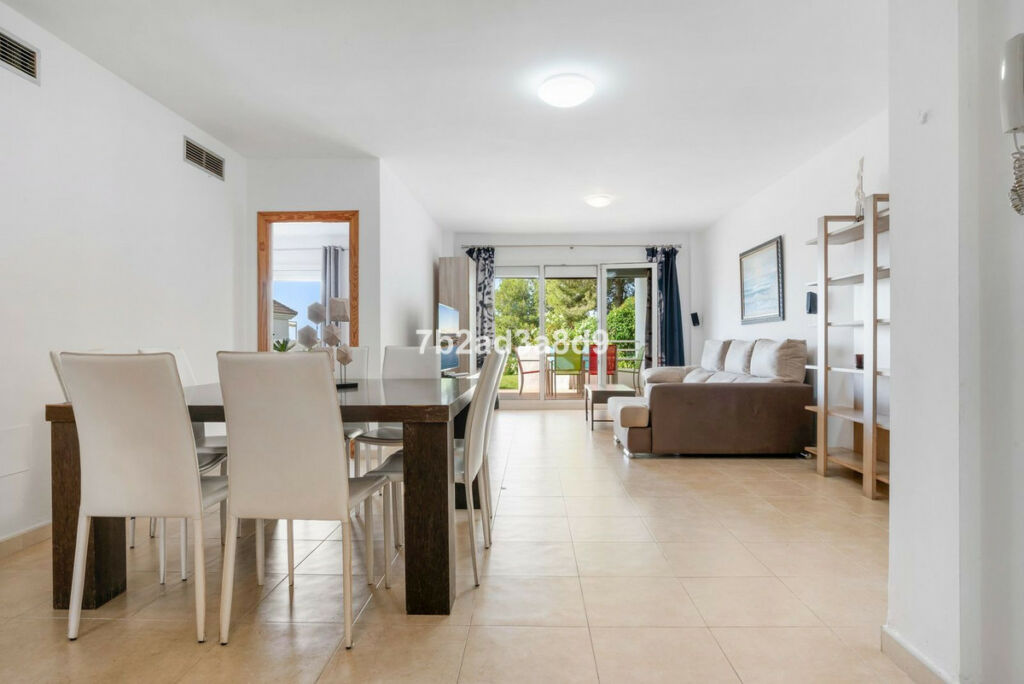 Ground Floor Apartment Selwo Málaga - image 2