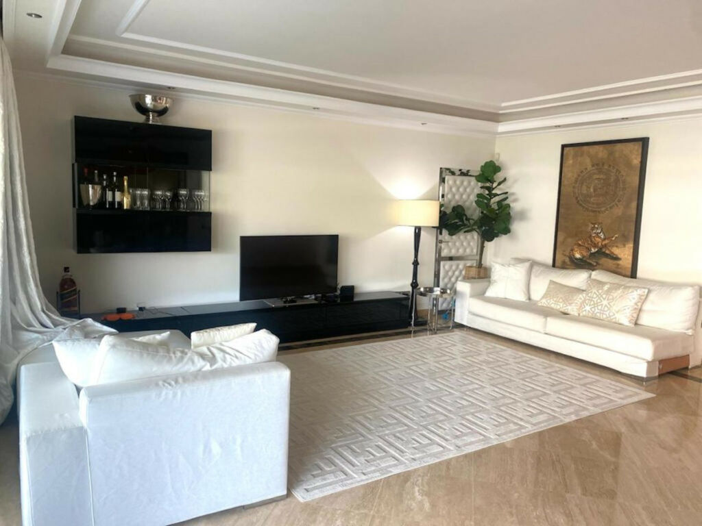 Middle Floor Apartment Marbella Málaga - image 2