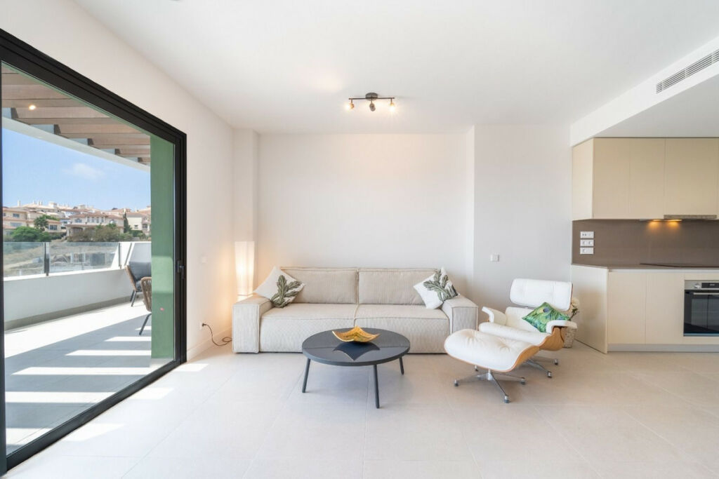 Middle Floor Apartment Mijas Costa Málaga - image 2