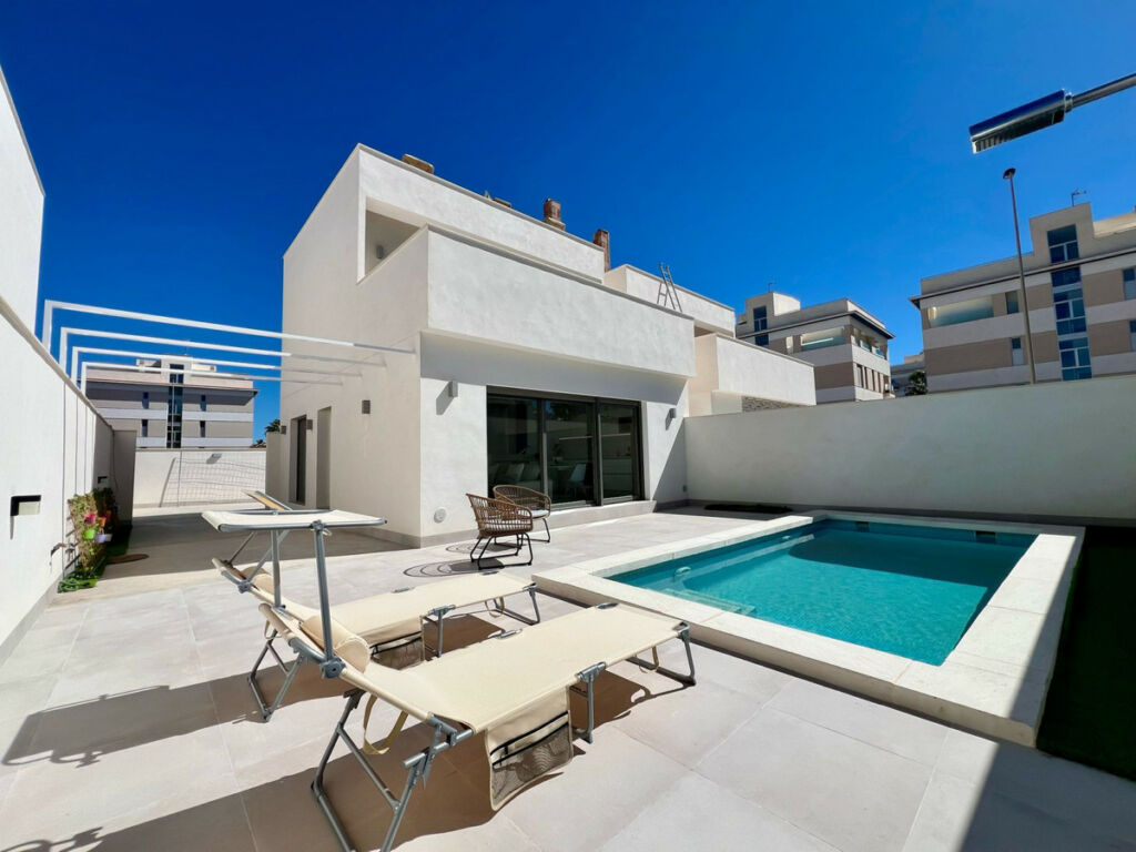 Detached Villa La Zenia Alicante - image 2