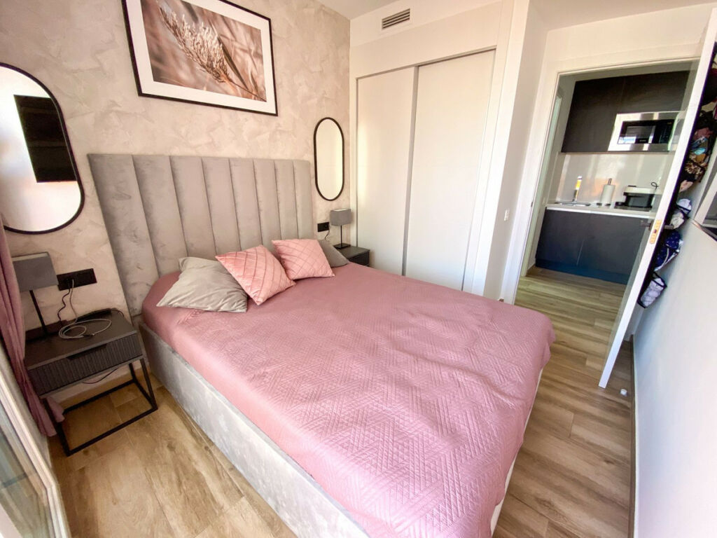 Middle Floor Apartment Torrevieja Alicante - image 2