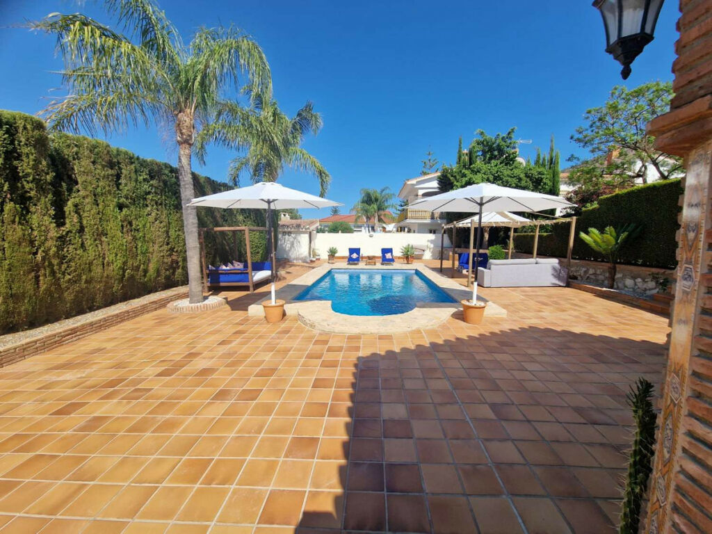 Detached Villa Alhaurín de la Torre Málaga - image 2