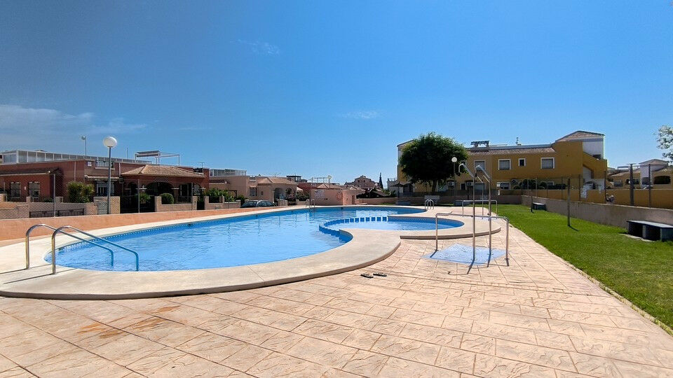 Bungalow Los Montesinos Alicante - image 4
