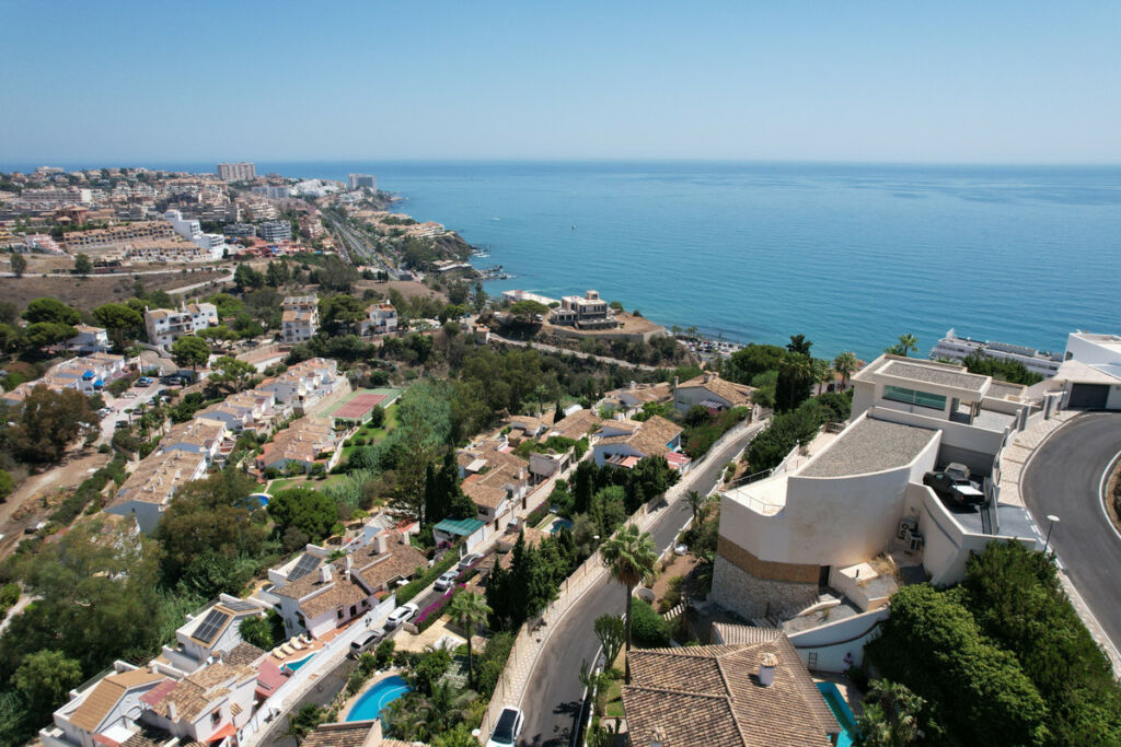 Detached Villa Torremuelle Málaga - image 2