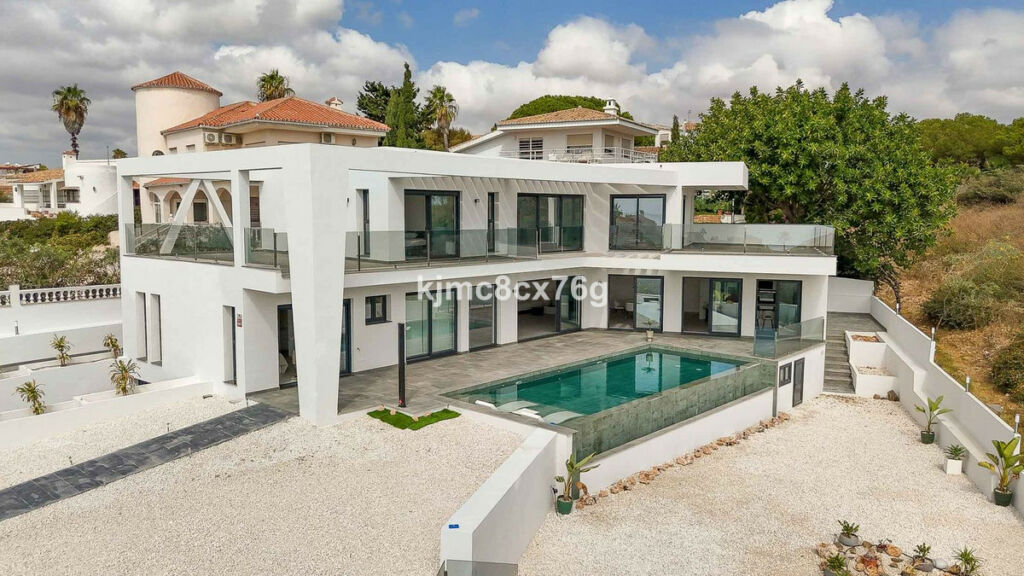 Detached Villa El Faro Málaga - image 2