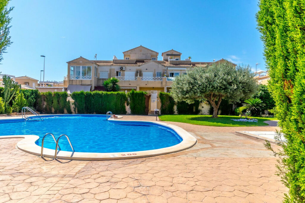 Townhouse Torrevieja Alicante - image 2