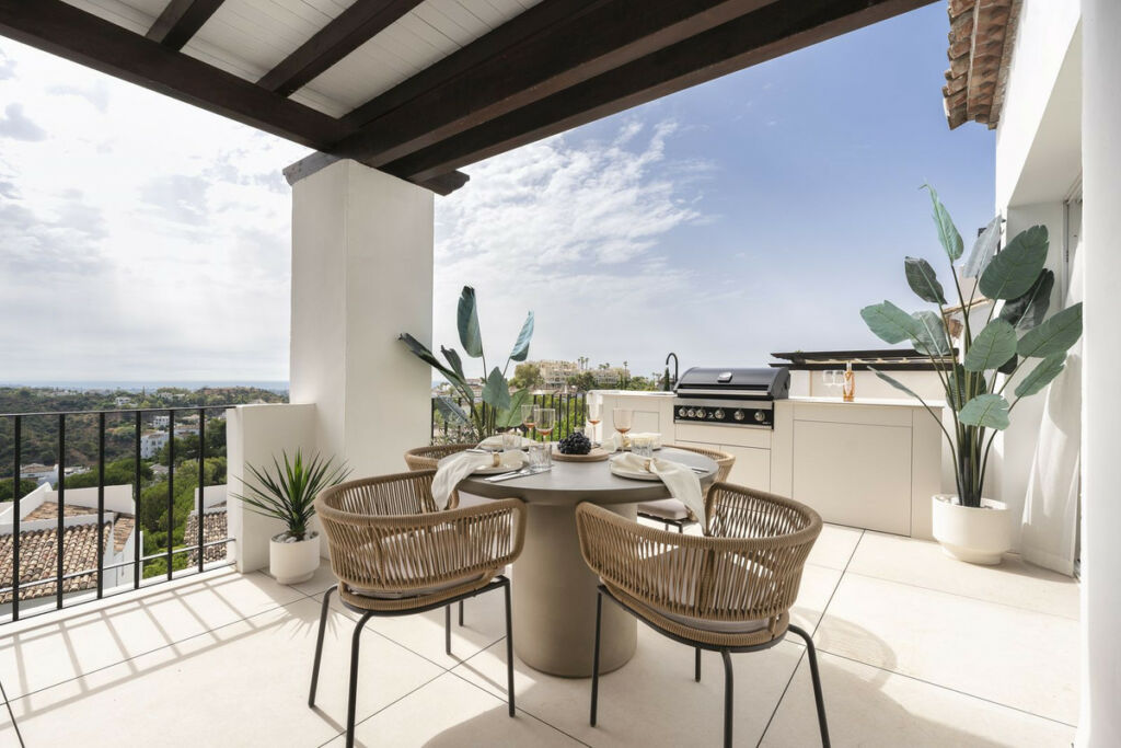Top Floor Apartment La Quinta Málaga - image 2