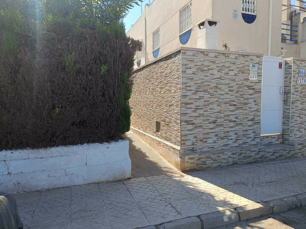 Townhouse Torrevieja Alicante - image 2
