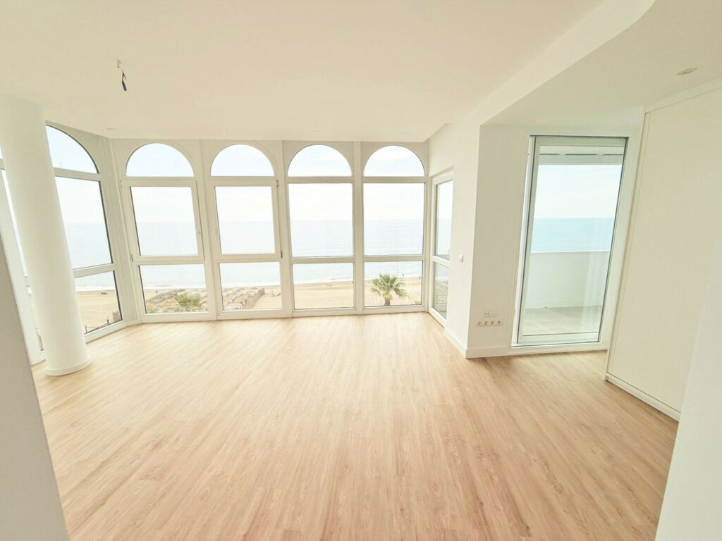 Middle Floor Apartment Estepona Málaga - image 2