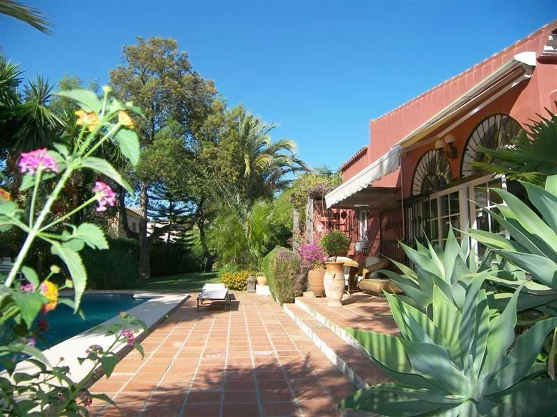 Detached Villa Marbella Málaga - image 2