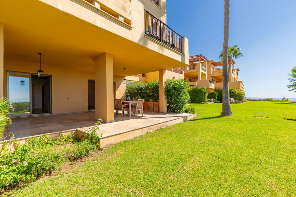 Ground Floor Apartment Benahavís Málaga - image 2