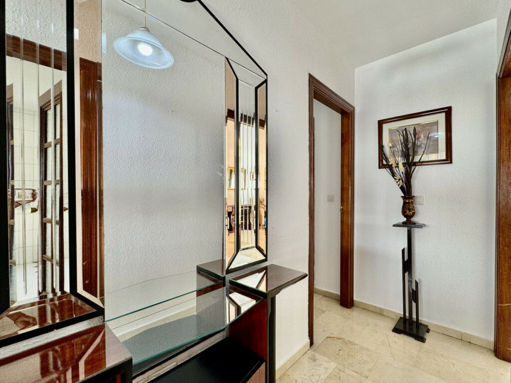 Middle Floor Apartment Fuengirola Málaga - image 3