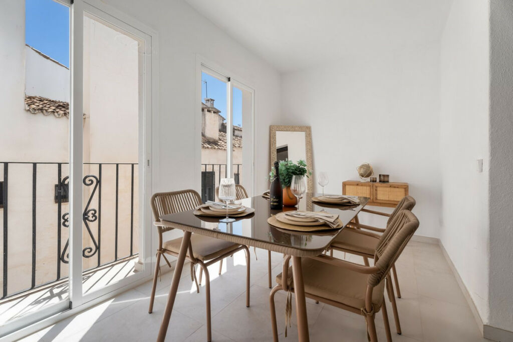 Middle Floor Apartment Puerto Banús Málaga - image 2