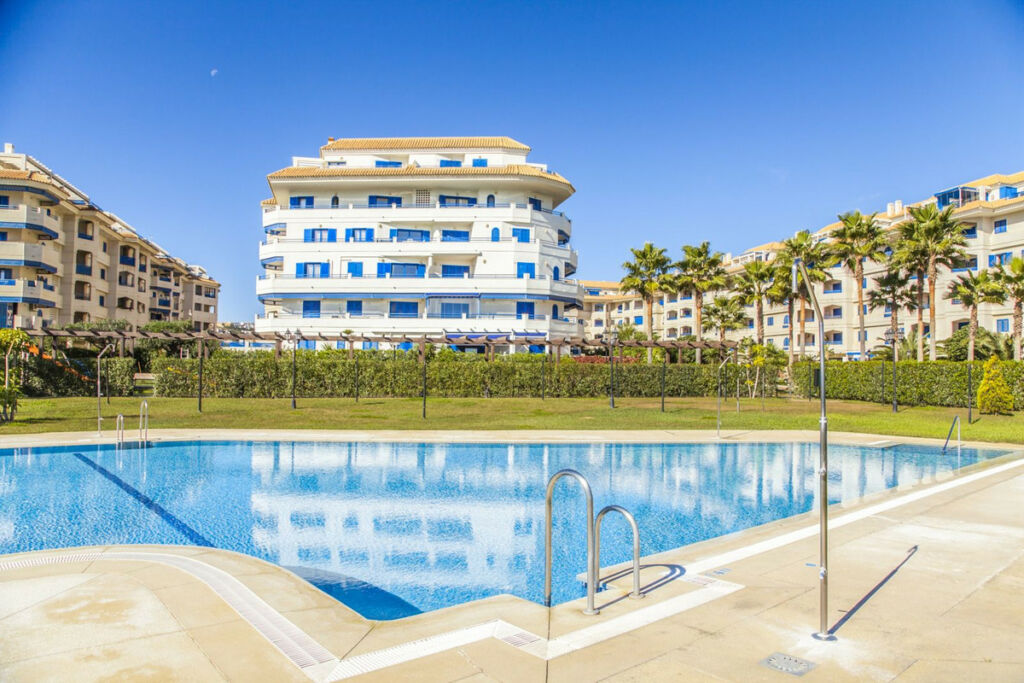 Middle Floor Apartment San Luis de Sabinillas Málaga - image 2