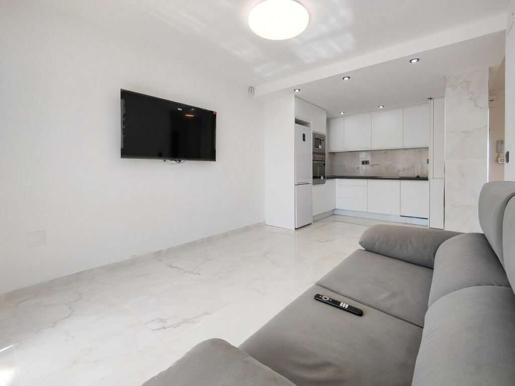 Middle Floor Apartment Punta Prima Alicante - image 2