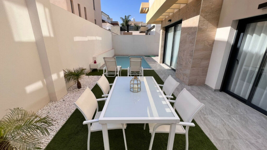 Detached Villa Los Montesinos Alicante - image 2
