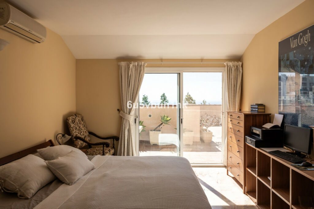 Penthouse Higueron Málaga - image 20