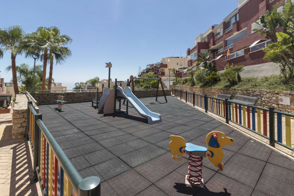 Middle Floor Apartment Benalmadena Málaga - image 20