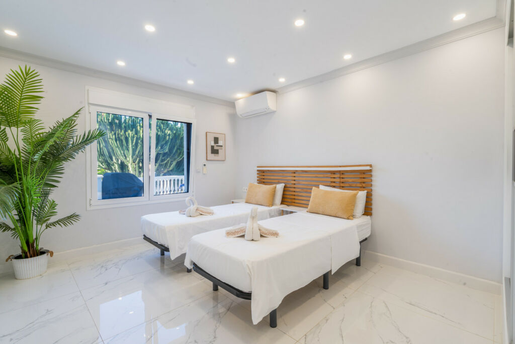 Detached Villa Marbella Málaga - image 20